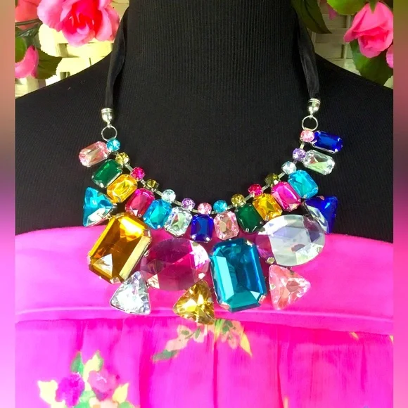 ❤️See New Listing❤️Colorful Rhinestone Ribbon Bib Chunky Statement Necklace - Picture 3 of 10
